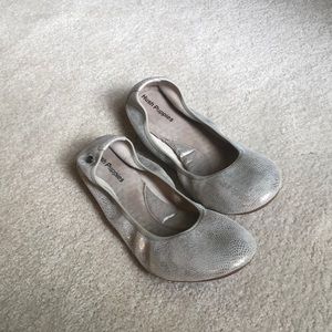 Hush puppies silver flats Chaste Ballet sz 10 42